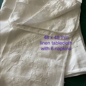 Tablecloth plus napkins